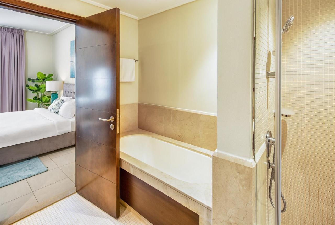 Nasma Luxury Stays - Fantastic Burj Khalifa View From This Fancy Condo Dubai Eksteriør billede